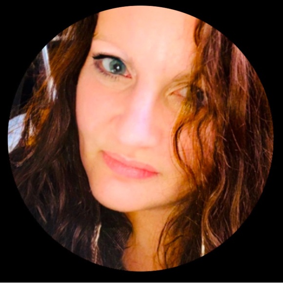 Meet your Posher, Krista - Picture 1 of 1